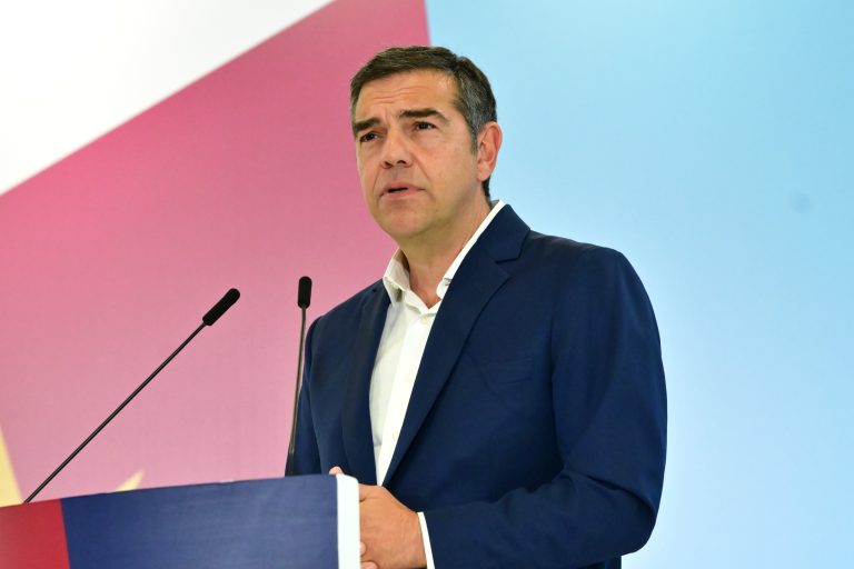 Τσίπρας προς ΠΑΣΟΚ: «Κάποιοι προτιμούν Μητσοτάκη» – Η μάχη για την ηγεμονία της αντιπολίτευσης άναψε